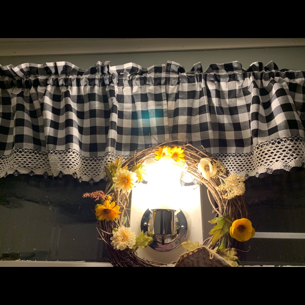 Buffalo check valance